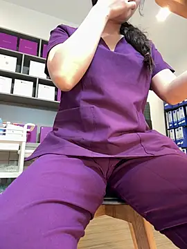 secretly_masturbating live cam on StripChat