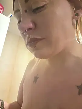 PinkTheHawk webcam