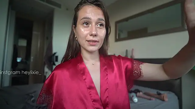 heylixie__ webcam