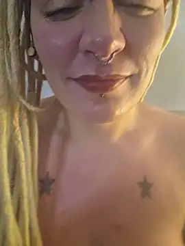 PinkTheHawk webcam