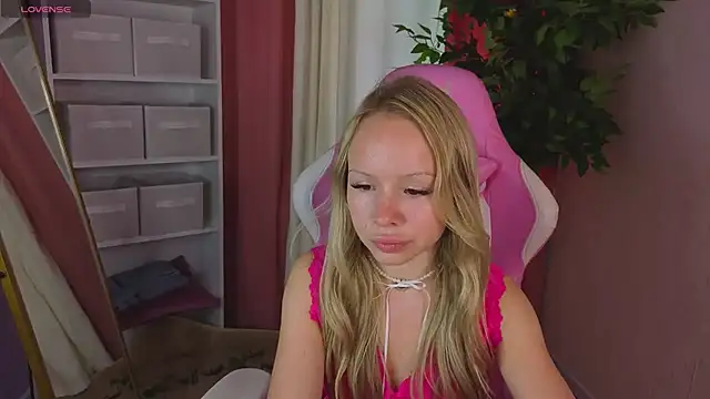 Milana_r0se webcam
