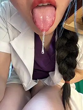 secretly_masturbating live cam on StripChat