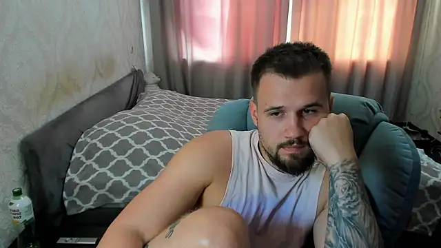 Vladik_b live cam on StripChat