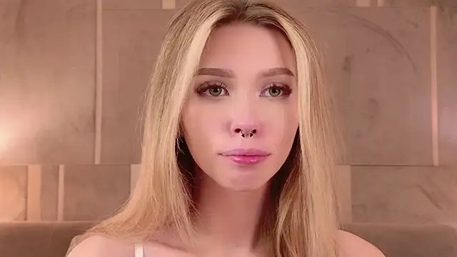 Sierra_Fane live cam on StripChat