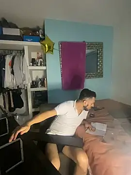 Alexitho25 live cam on StripChat