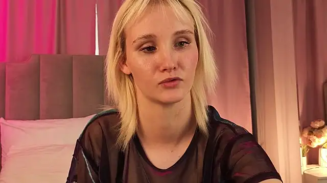 CrystalLili live cam on StripChat