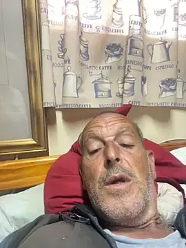GeldenKuy live cam on StripChat