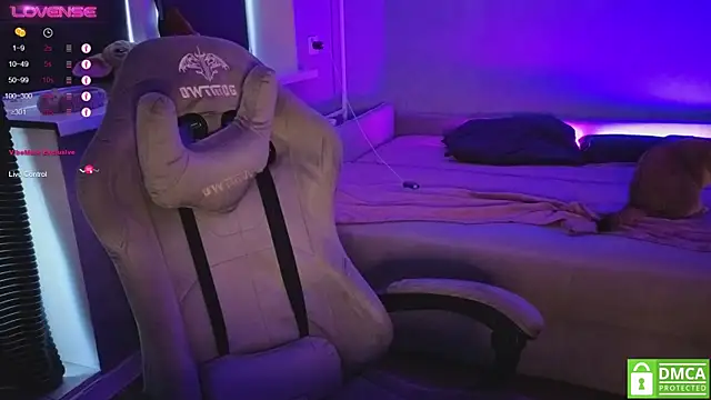 AmeliaMiles webcam