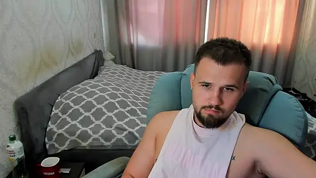 Vladik_b live cam on StripChat