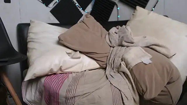 roystonee01 webcam