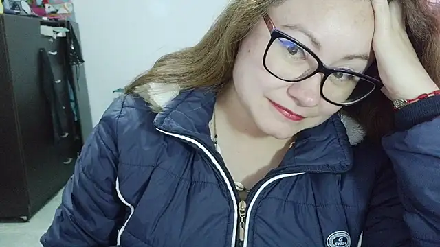 curly_greeneyed webcam
