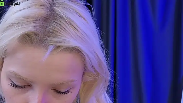 Naomi_Demio webcam