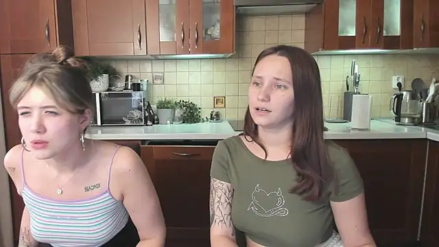 HotCaramellsTV webcam