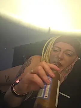 PinkTheHawk webcam