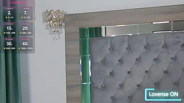 Lorehottie webcam