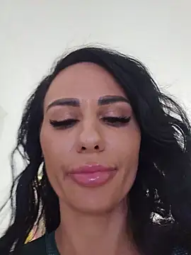 KatiaDivine live cam on StripChat