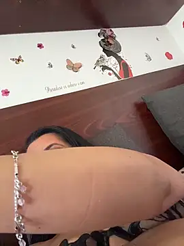 Hotmomcheckk_ webcam