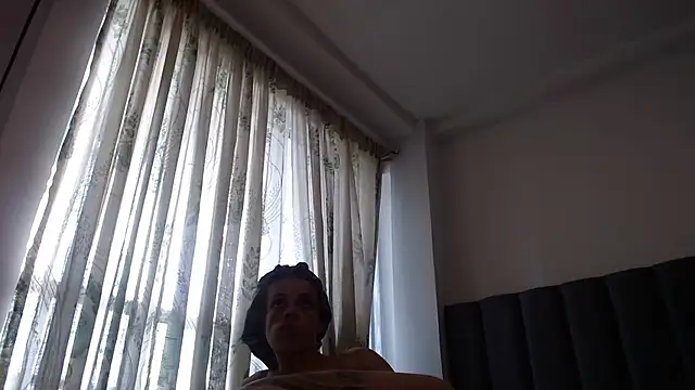 saara_johnson496 webcam