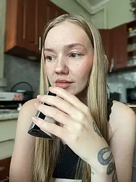 MilaMoone webcam