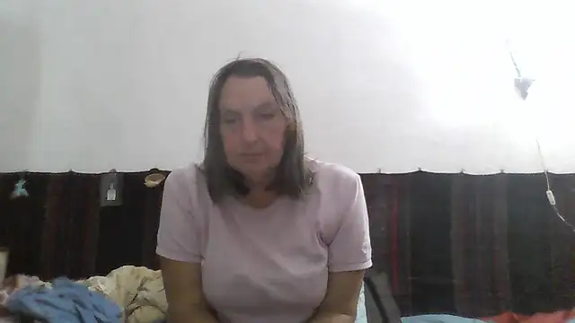 AnnaLive570 live cam on StripChat
