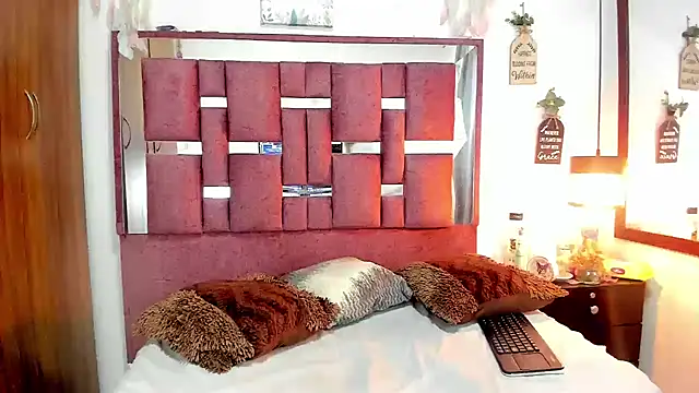 sofy_bonnet1 webcam