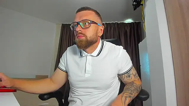 Findom_guy live cam on StripChat