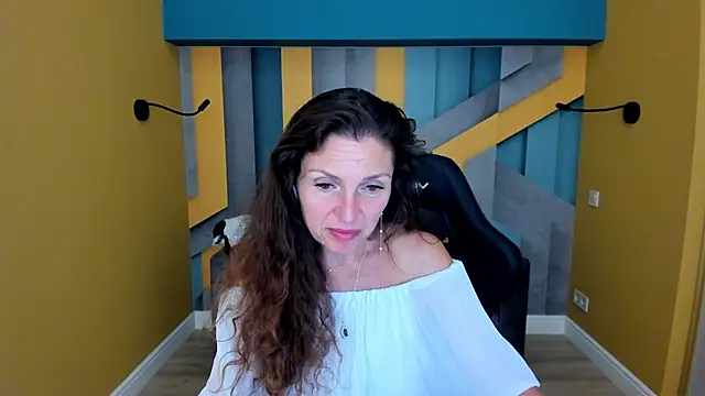 EllaLong webcam