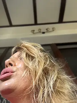 KrisKkiki webcam