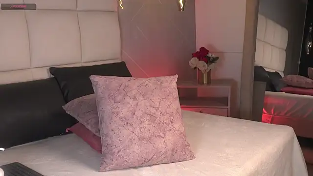 SaraMonroe1 webcam