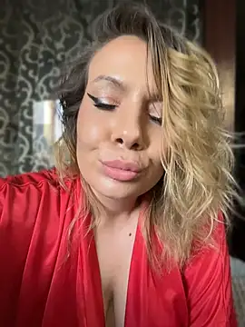 KrisKkiki live cam on StripChat