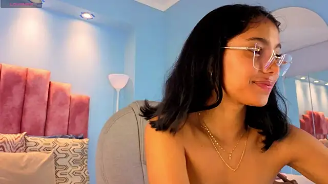 Milaa_Star_ live cam on StripChat
