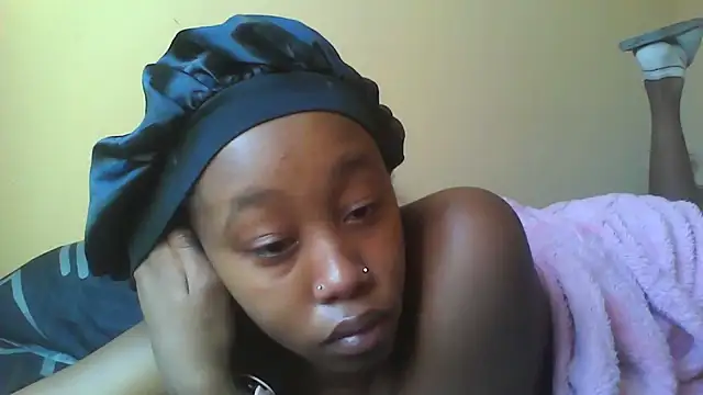 Mellow-Yellow live cam on StripChat