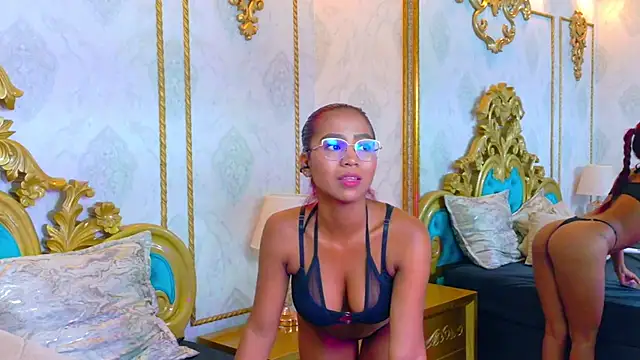 LucyLeah live cam on StripChat