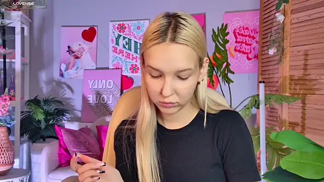 MaoqiBeverly live cam on StripChat