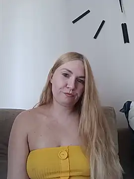 KisaVixen live cam on StripChat