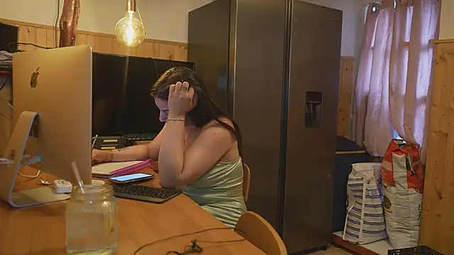 VanessaDoyle live cam on StripChat