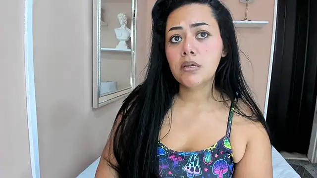 Queen_Curvy01 webcam