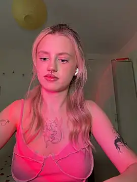 blondiedoll webcam
