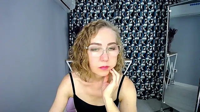 queen_a_n_i live cam on StripChat