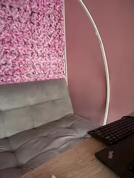 LunaGomez_Pink