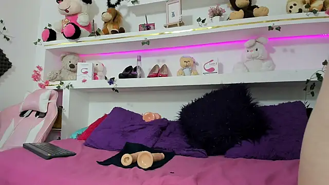 conny_blonde live cam on StripChat