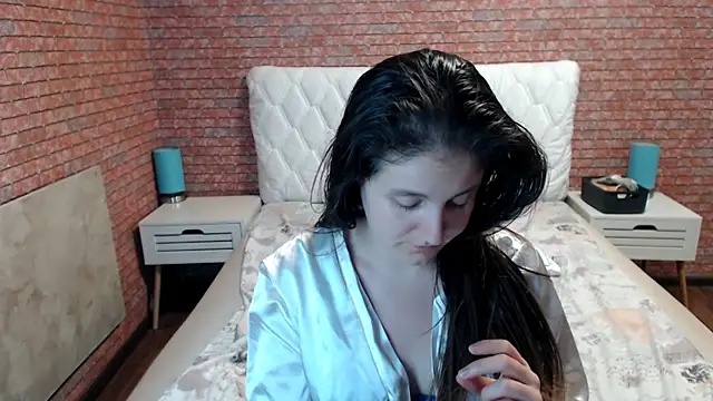 Holliy_Cooper live cam on StripChat