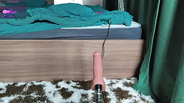 Aurora_Cage live cam on StripChat