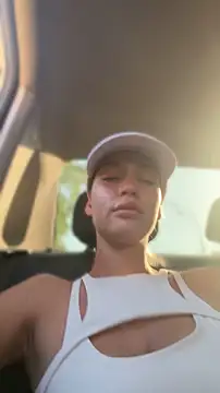 KikiWatson webcam