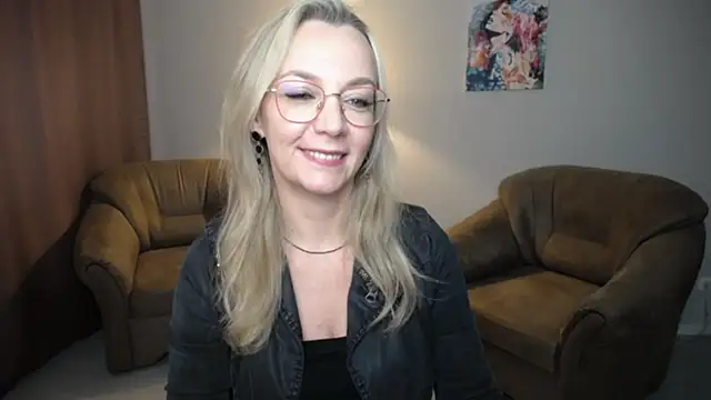 Ava_Elior webcam