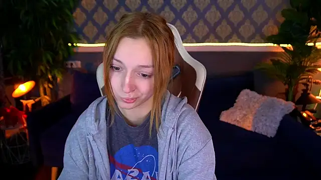 LizzaMoonn live cam on StripChat