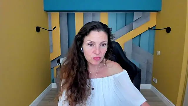 EllaLong webcam