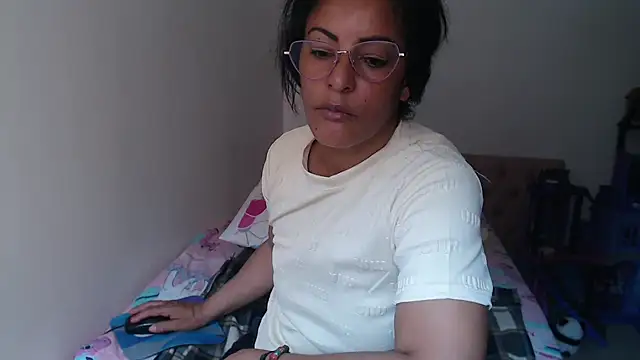 kateleyagrey live cam on StripChat