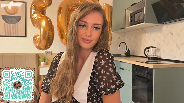 MonaBlisss webcam