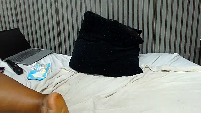 ROYALASS25 webcam